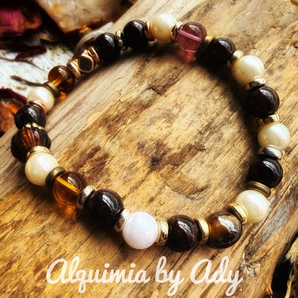 Alquimia Elegant Beaded Bracelet Set with Cream and Blue Accents and garnet - Picture 5 of 5